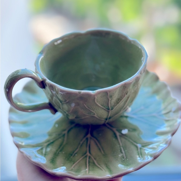White Lily Pad Tea Cup and Saucer - Picture 10 of 16